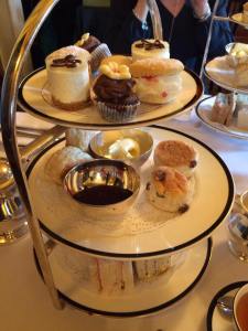 tea-time-au-cafe-pluche